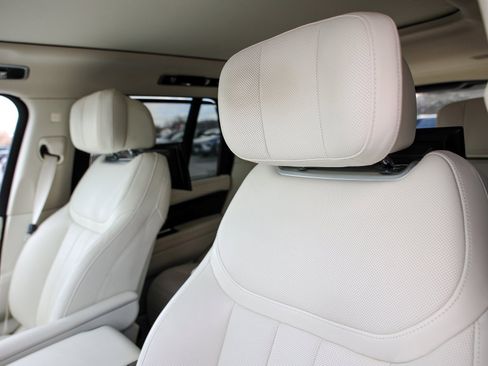 Used 2024 Land Rover Range Rover Autobiography image 19