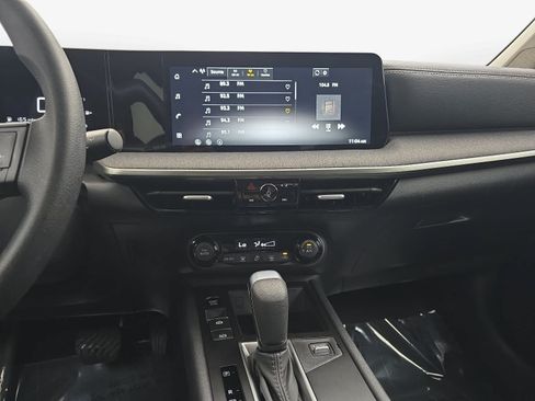 Used 2026 Nissan Kicks SV FWD image 17