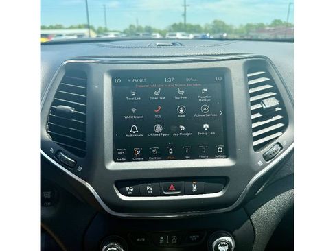 Used 2023 Jeep Cherokee Altitude Lux image 19