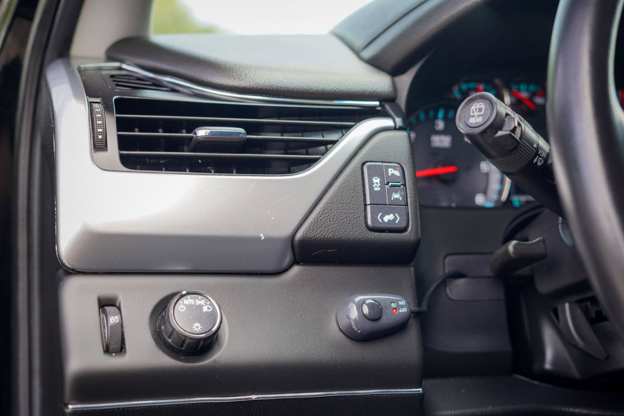 Used 2020 Chevrolet Suburban LT RWD image 12