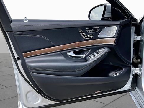 Used 2014 Mercedes-Benz S 550 Sedan image 19