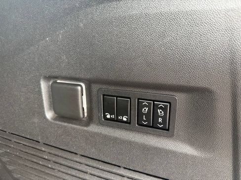 Used 2021 GMC Yukon XL Denali w/ Denali Premium Package RWD image 31