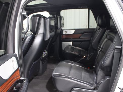 Used 2019 Lincoln Navigator L Reserve w/ Cargo Package AWD/4WD image 22