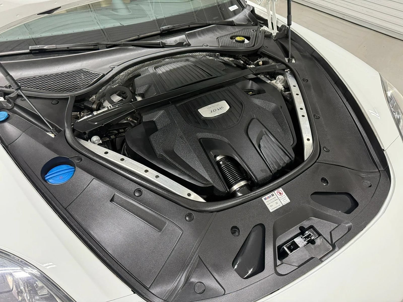 Used 2018 Porsche Panamera RWD image 53