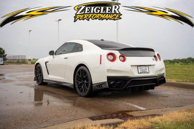 Used 2017 Nissan GT-R Premium w/ Premium Interior Package AWD/4WD image 5