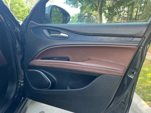 Used 2019 Alfa Romeo Stelvio Sprint w/ Nero Edizione image 16