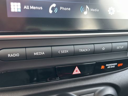 Certified 2024 Hyundai Venue SEL image 38