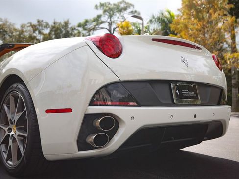 Certified 2012 Ferrari California image 17