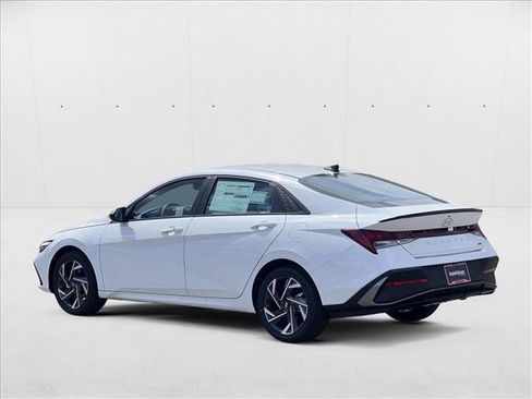 New 2025 Hyundai Elantra SEL image 8
