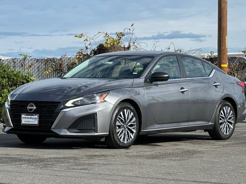 Certified 2024 Nissan Altima 2.5 SV image 8