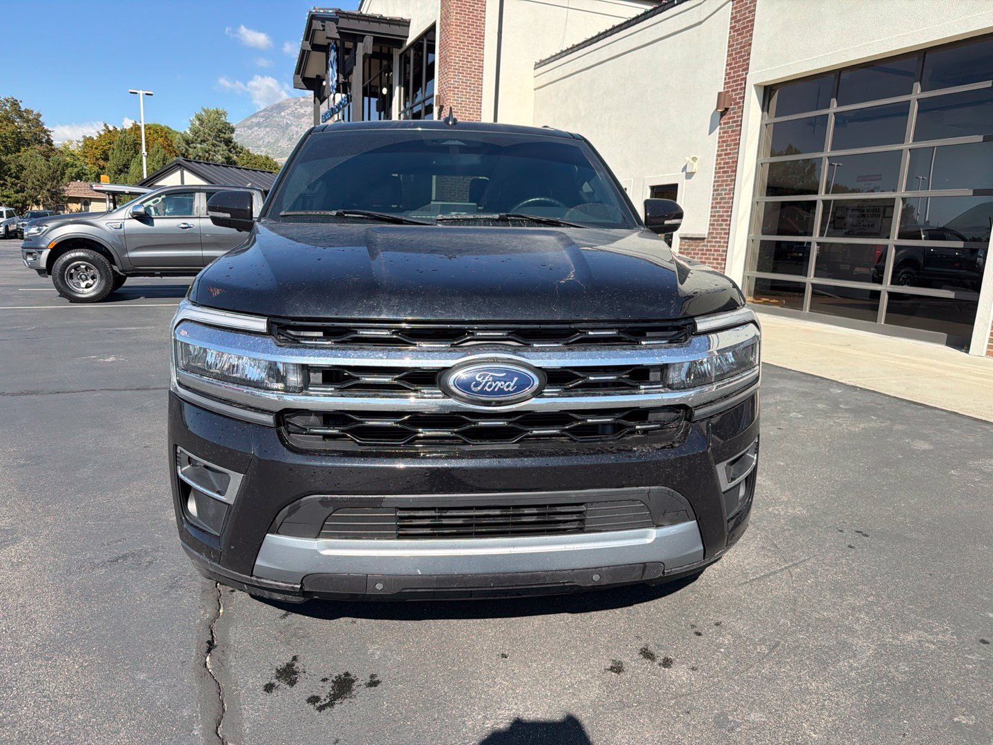 Used 2024 Ford Expedition Limited AWD/4WD image 2