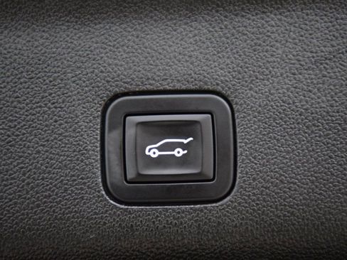 Used 2024 GMC Yukon AT4 w/ Technology Package image 28