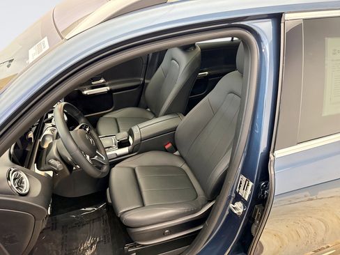 Used 2022 Mercedes-Benz GLB 250 4MATIC image 11