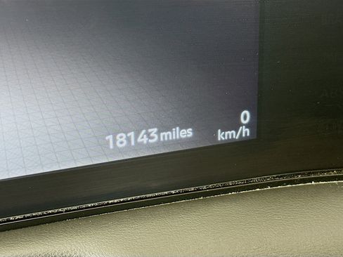 Used 2024 Nissan Ariya AWD image 19