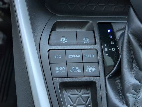 Used 2020 Toyota RAV4 XLE w/ Convenience Package image 16