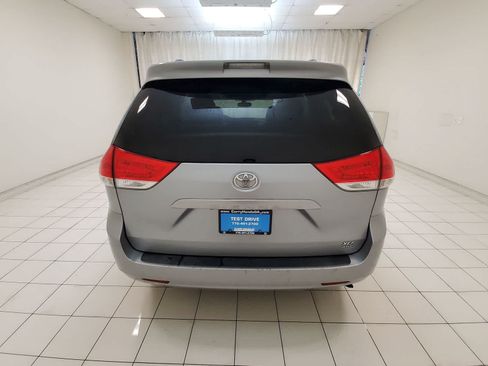Used 2013 Toyota Sienna XLE AWD/4WD image 27