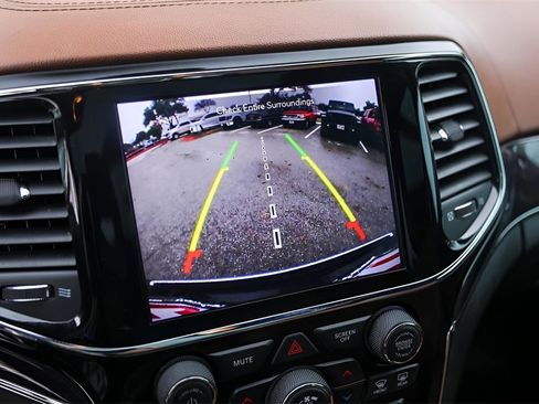 Used 2021 Jeep Grand Cherokee Overland image 19