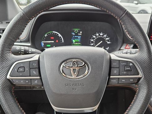 Used 2022 Toyota Sienna XSE image 21