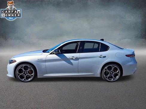 Used 2025 Alfa Romeo Giulia AWD image 7