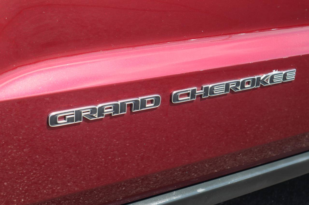 Used 2018 Jeep Grand Cherokee Laredo AWD/4WD image 25
