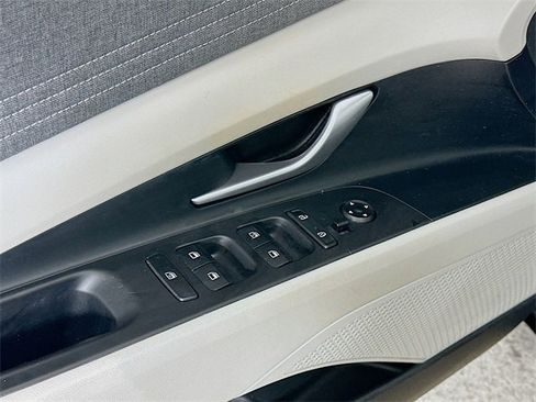 Used 2022 Hyundai Elantra Limited image 20