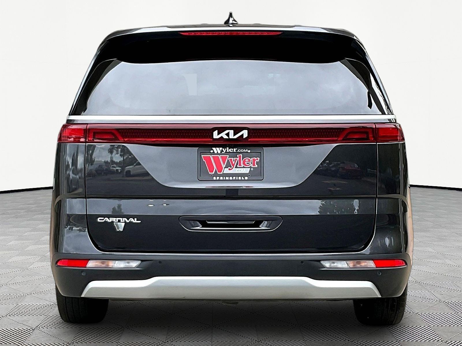 Used 2024 Kia Carnival EX FWD image 5