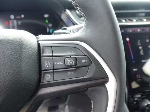 Used 2023 Jeep Grand Cherokee 4WD 4xe w/ Luxury Tech Group II image 14