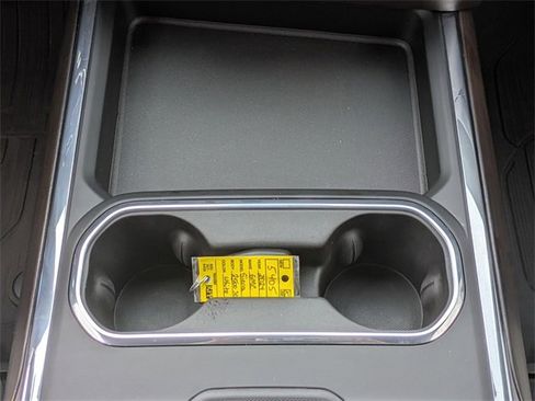 Used 2024 GMC Sierra 2500 SLT w/ SLT Premium Package image 17