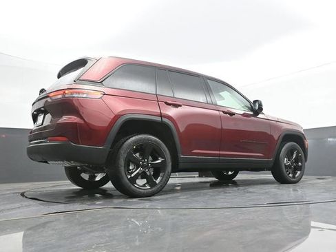 New 2025 Jeep Grand Cherokee Altitude AWD/4WD image 59