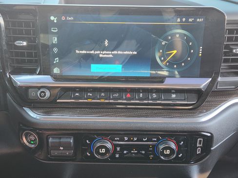 Used 2024 Chevrolet Silverado 1500 LT Trail Boss w/ LT Trail Boss Premium Package AWD/4WD image 17