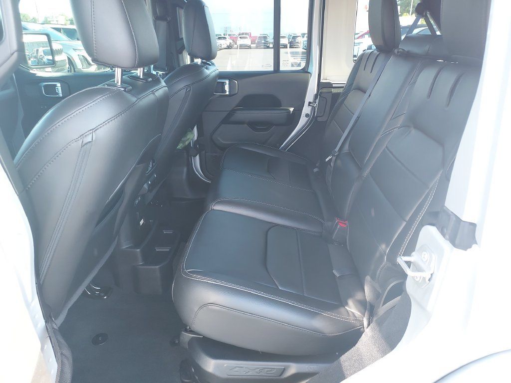 Used 2023 Jeep Wrangler Unlimited Sahara w/ Cold Weather Group AWD/4WD image 14