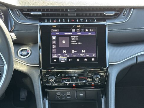 New 2025 Jeep Grand Cherokee L Altitude image 16