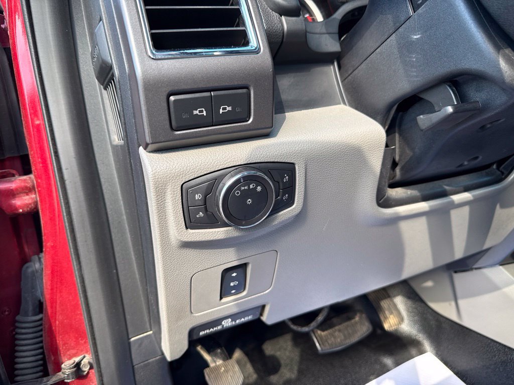 Used 2017 Ford F250 XLT w/ XLT Premium Package AWD/4WD image 28