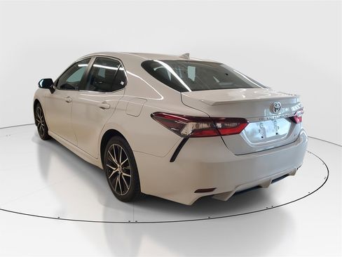 Used 2024 Toyota Camry SE image 6