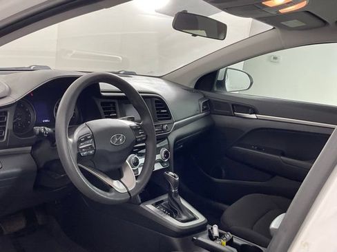 Used 2019 Hyundai Elantra SE w/ Cargo Package FWD image 17