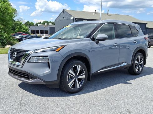 Certified 2023 Nissan Rogue SL w/ SL Premium Package AWD/4WD image 3
