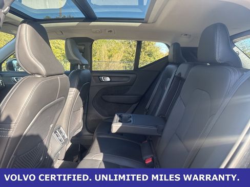 Certified 2025 Volvo XC40 B5 Plus image 15