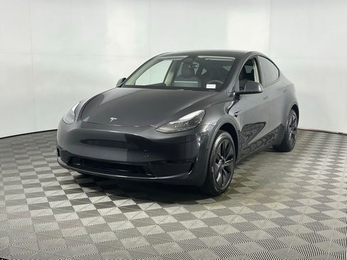 Used 2025 Tesla Model Y Long Range image 7