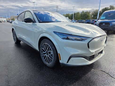 Used 2025 Ford Mustang Mach-E Premium image 5