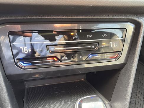 Used 2022 Volkswagen Tiguan SE image 22