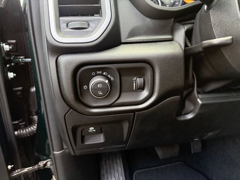 New 2026 RAM 1500 Express AWD/4WD image 18