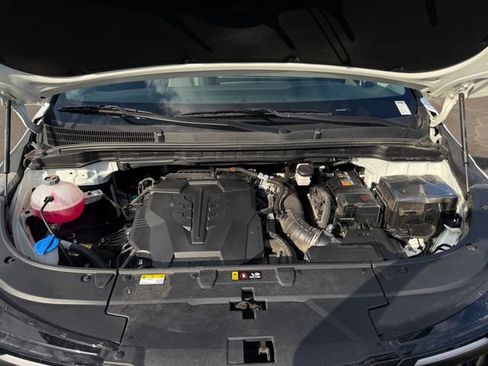 Used 2025 Kia Carnival FWD image 18