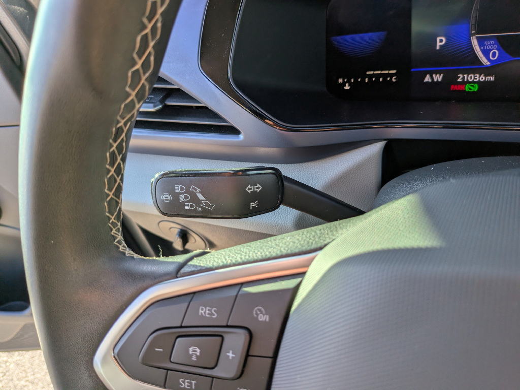 Certified 2023 Volkswagen Taos SE w/ Black Wheel Package FWD image 27