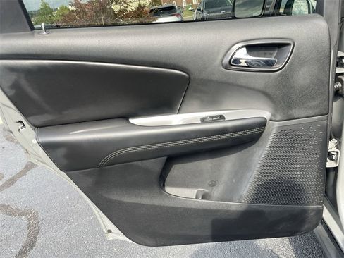 Used 2020 Dodge Journey SE w/ SE Popular Equipment Group image 20