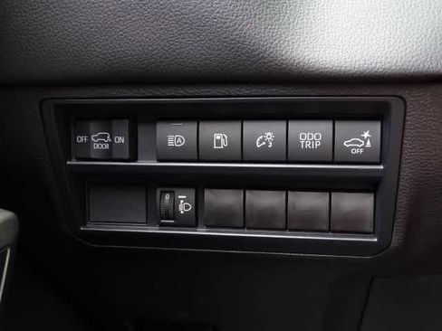 Used 2025 Toyota Sequoia SR5 AWD/4WD image 40