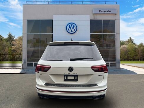 Certified 2022 Volkswagen Tiguan SE R-Line image 6