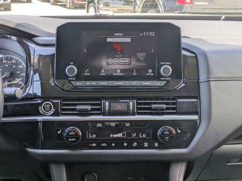 Used 2024 Nissan Pathfinder SV FWD image 19