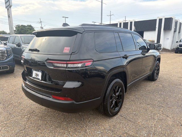 Used 2025 Jeep Grand Cherokee L Altitude RWD image 6