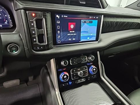 Used 2024 GMC Yukon XL Denali image 13