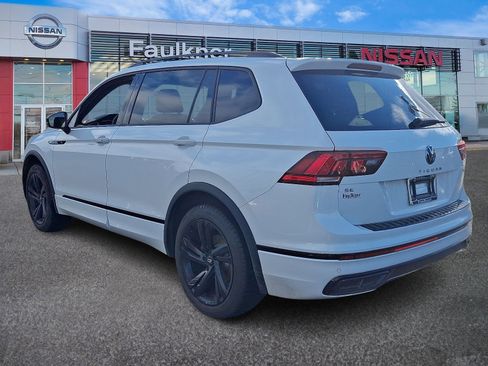 Used 2024 Volkswagen Tiguan SE R-Line image 4